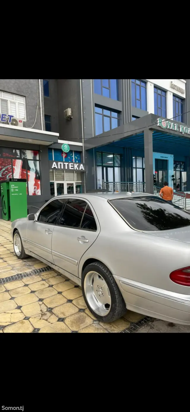 Mercedes-Benz E class 2001 · 3.2 AT