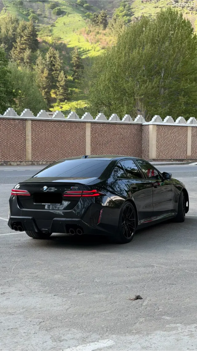 BMW M5 2025 · 4.4 AT
