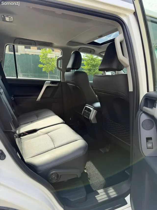 Toyota Land Cruiser Prado 2023 · 4.0 AT