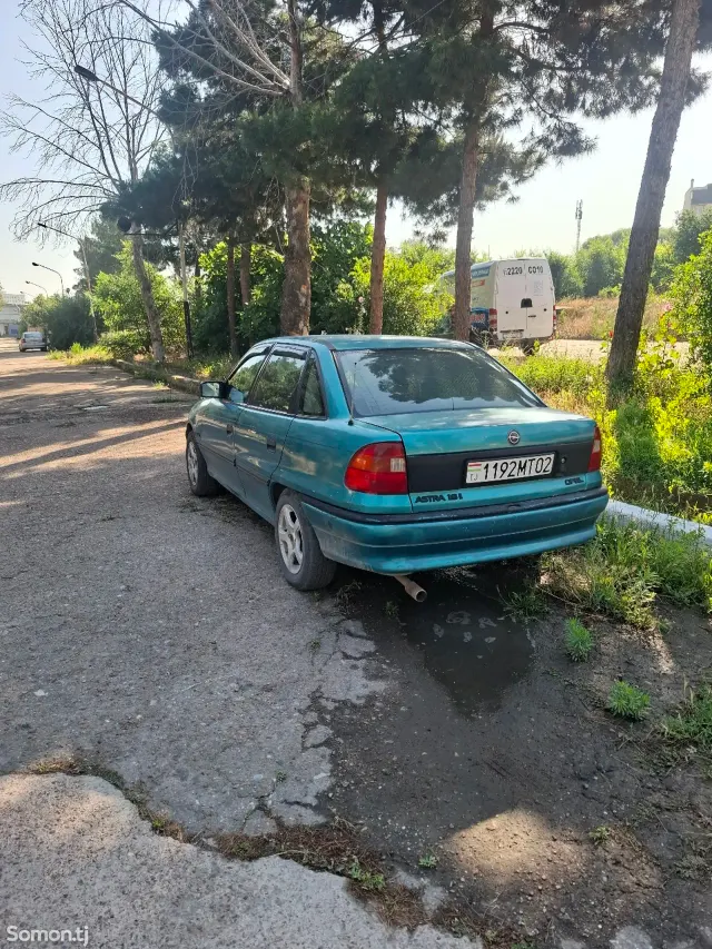 Opel Astra F 1994 · 1.6 MT