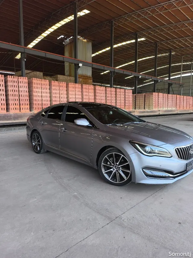 Hyundai Aslan 2014 · 3.3 AT