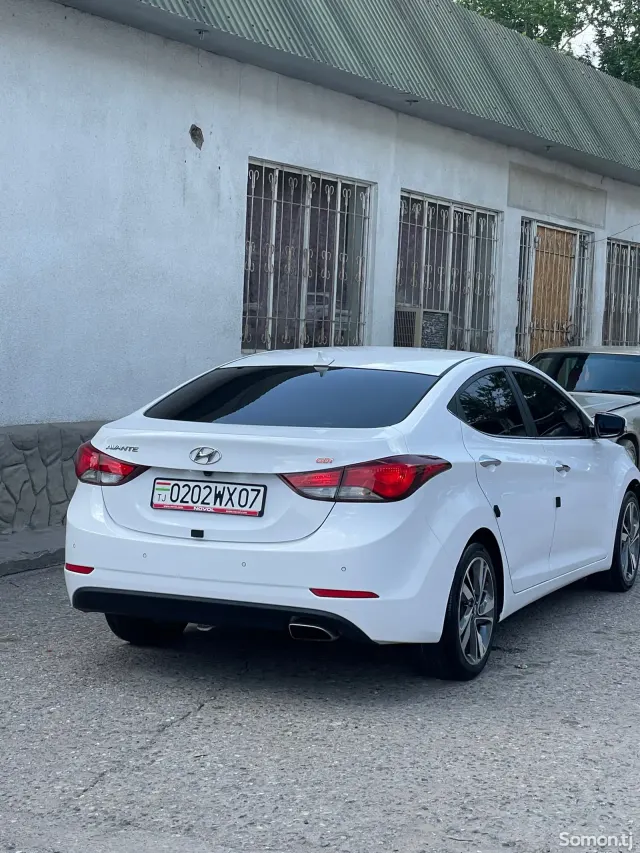 Hyundai Avante 2015 · 1.6 AT
