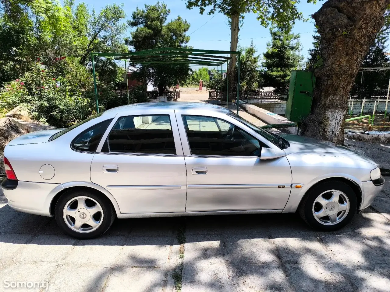 Opel Vectra B 1997 · 1.6 MT