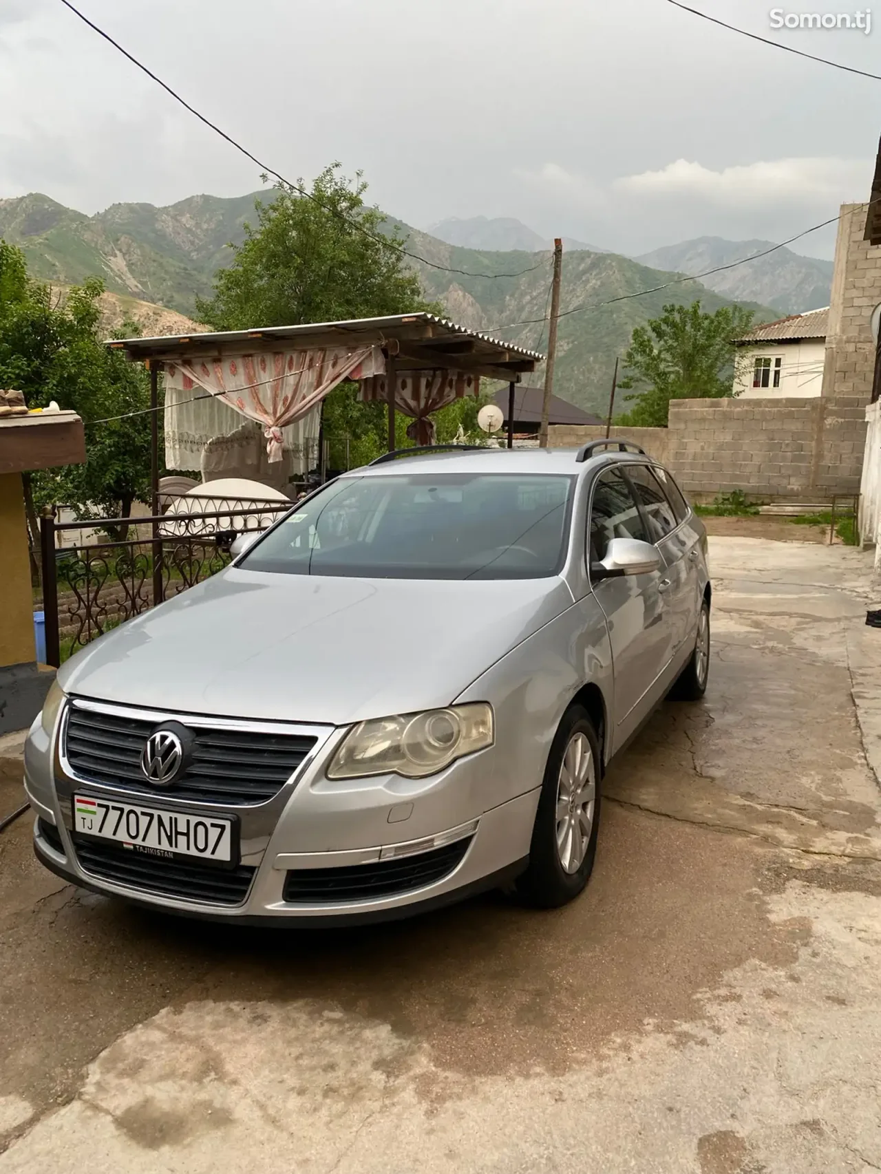 Volkswagen Passat 2006 · 2.0 MT