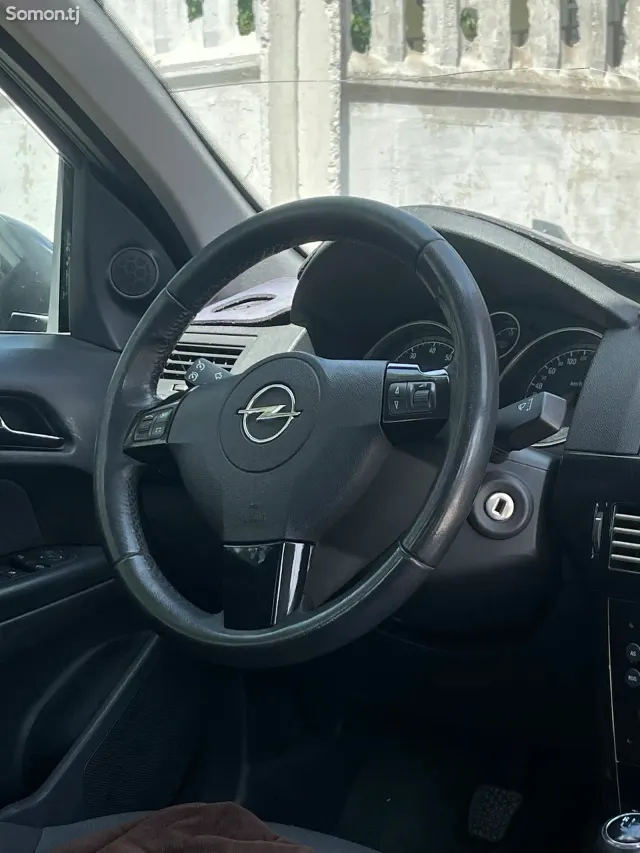 Opel Astra H 2007 · 1.6 MT