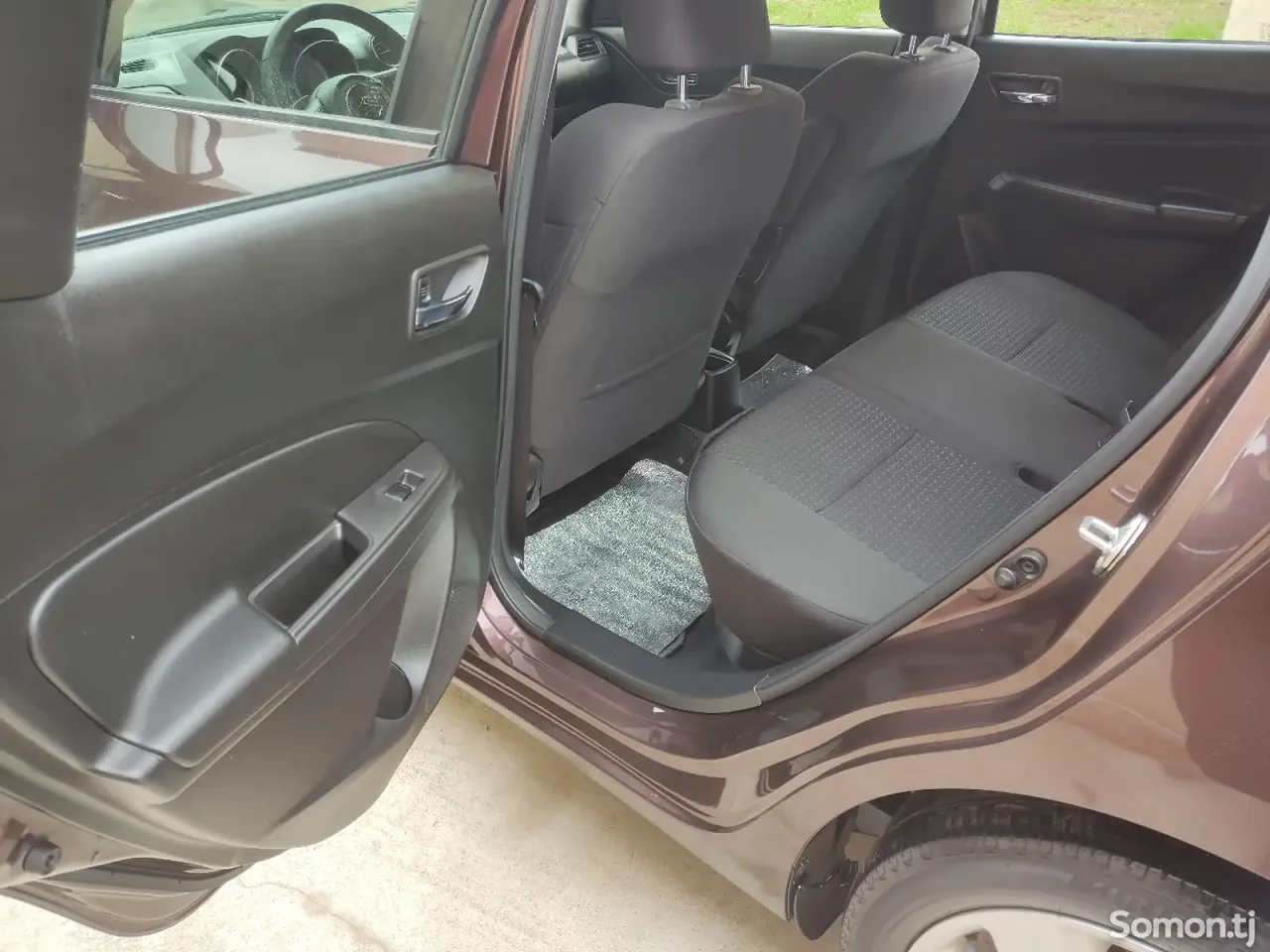 Suzuki Swift 2017 · 1.1 AT