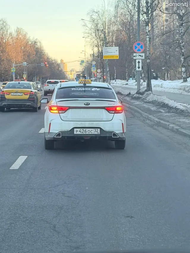 Kia Rio 2021 · AT