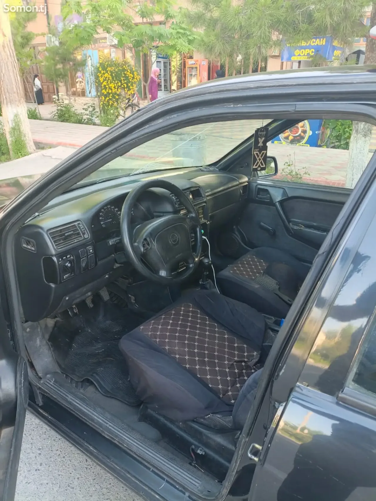 Opel Vectra A 1993 · 1.8 MT