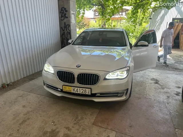 BMW 7 series 2015 · 4.0 AT
