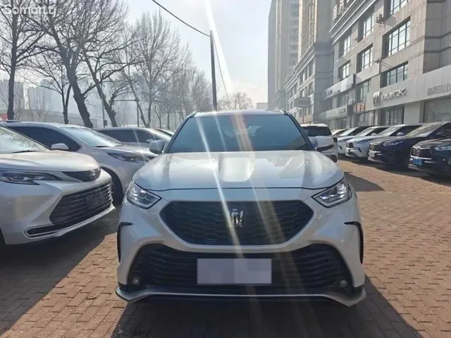 Toyota Crown 2025 · 2.5 AT