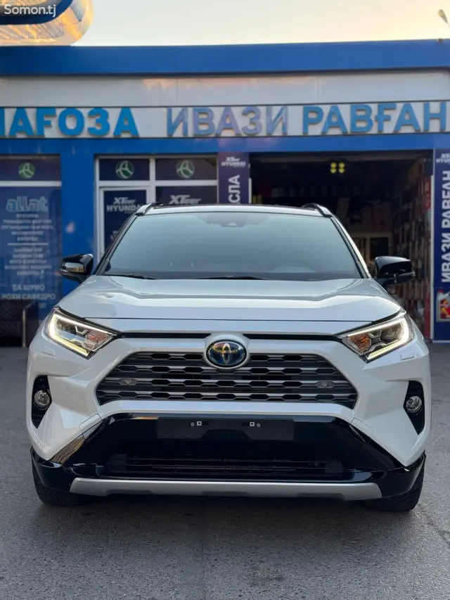 Toyota RAV 4 2021 · 2.5 AT