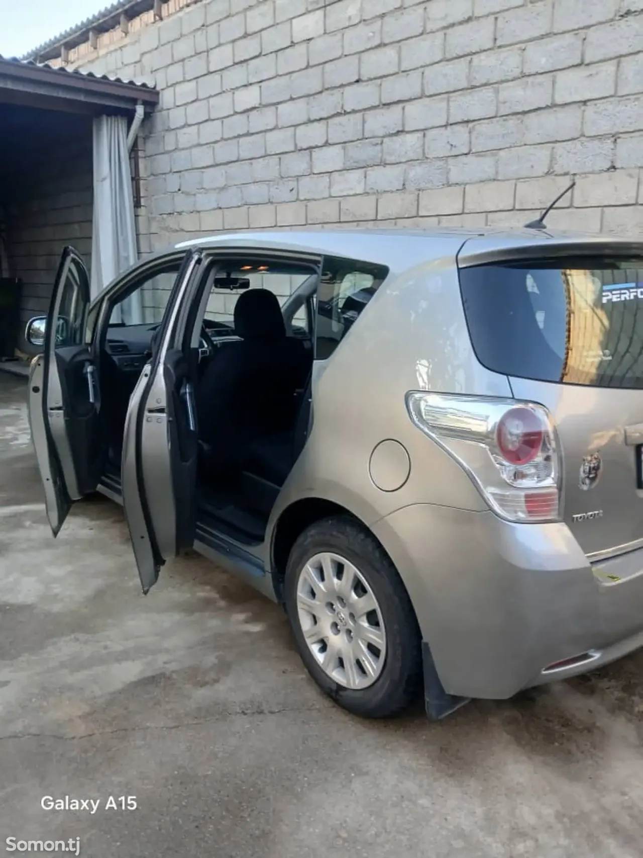 Toyota Verso 2012 · 1.8 MT