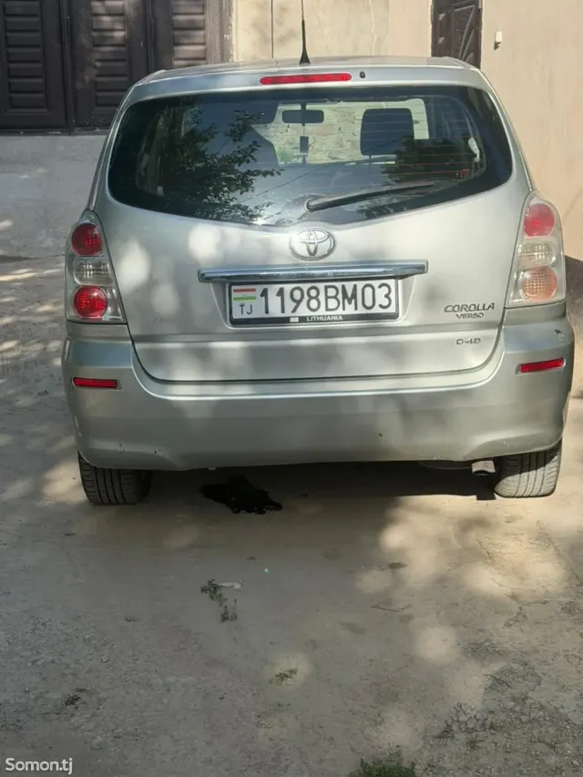Toyota Verso 2008 · 2.2 MT