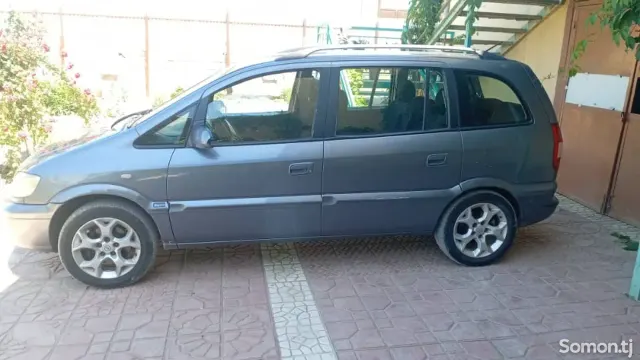 Opel Zafira 2005 · 1.8 MT