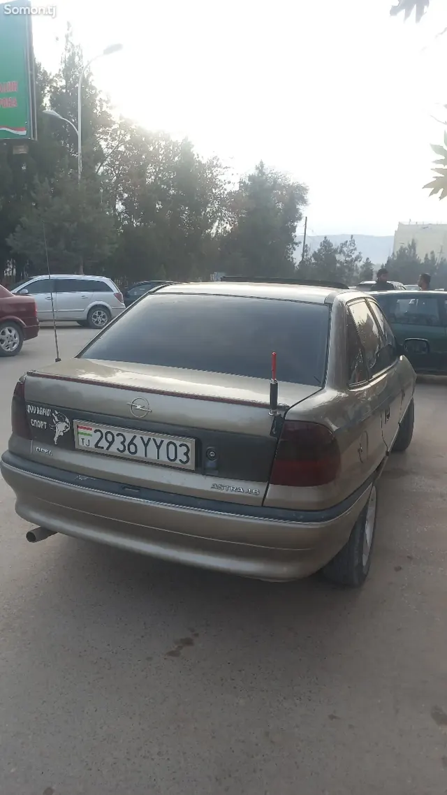 Opel Astra F 1996 · 1.6 MT
