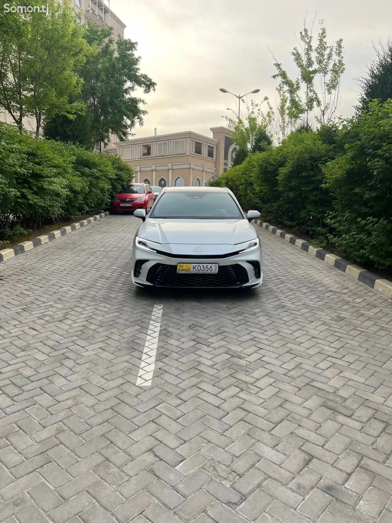 Toyota Camry 2025 · 2.0 AT