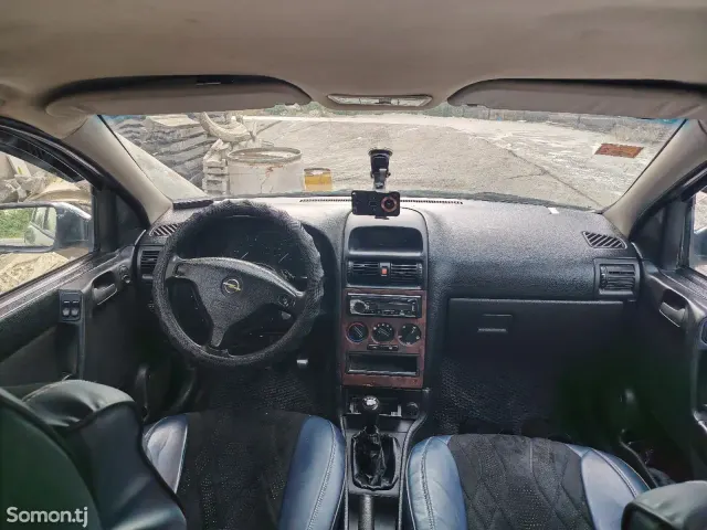 Opel Astra G 1998 · 1.6 MT