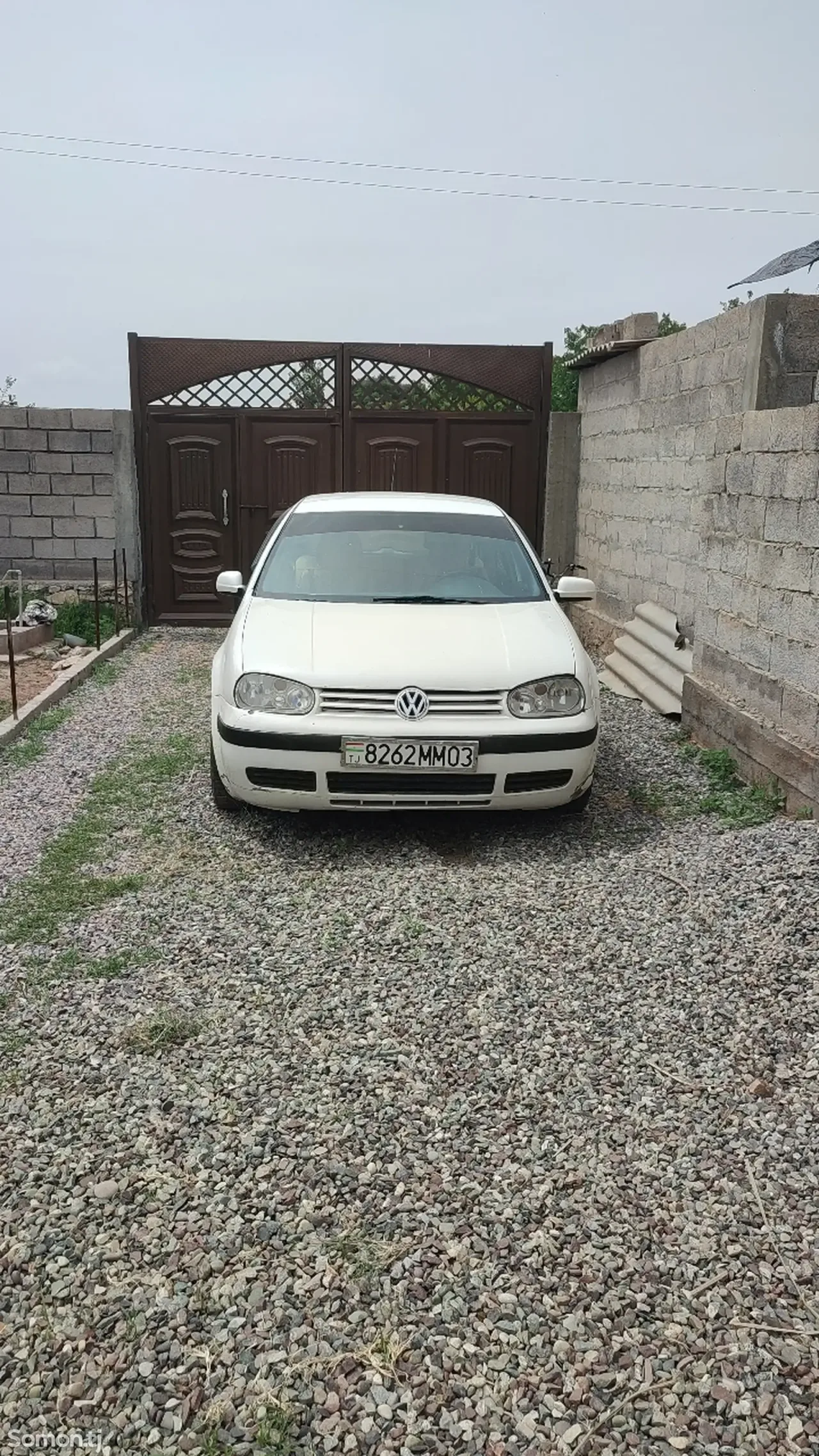 Volkswagen Golf 1997 · 1.6 MT
