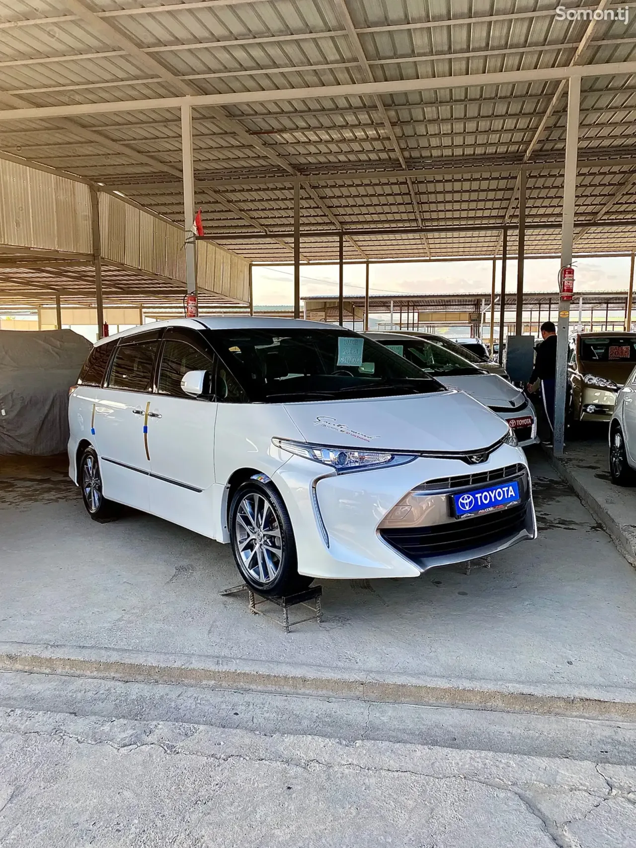 Toyota Estima 2016 · 2.4 AT