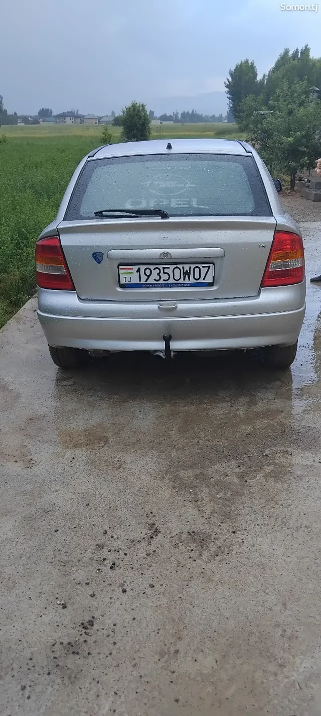 Opel Astra G 1999 · 1.6 MT
