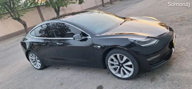 Tesla Model 3 2019 · 5.0 AT