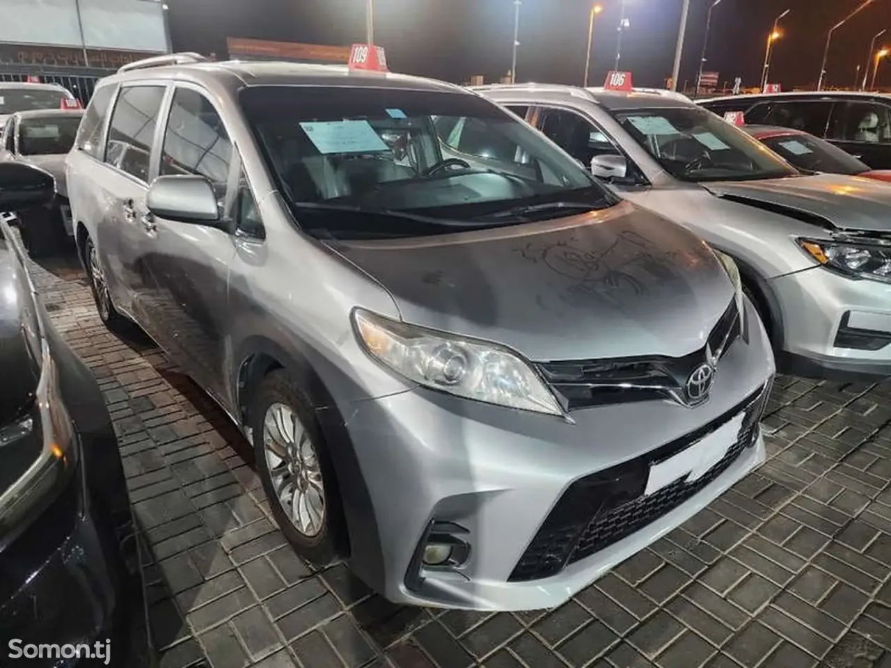 Toyota Sienna 2015 · 3.5 AT