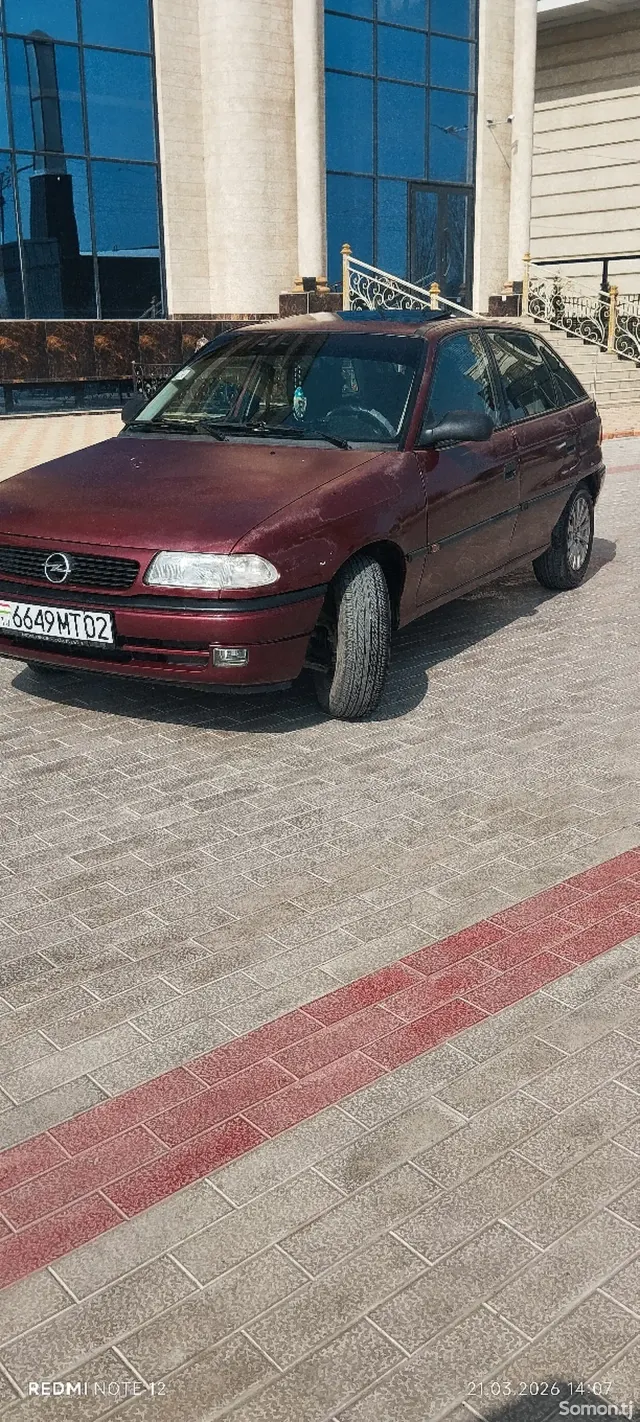 Opel Astra F 1995 · 1.6 MT