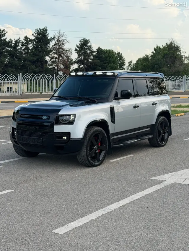 Land Rover Defender 2023 · 3.0 AT