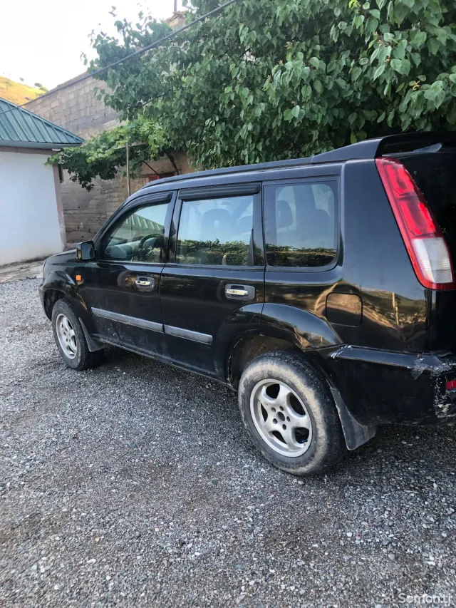 Nissan X-Trail 2002 · 2.0 MT