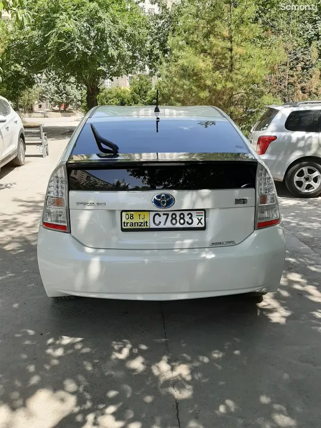 Toyota Prius 2011 · 1.8 AT