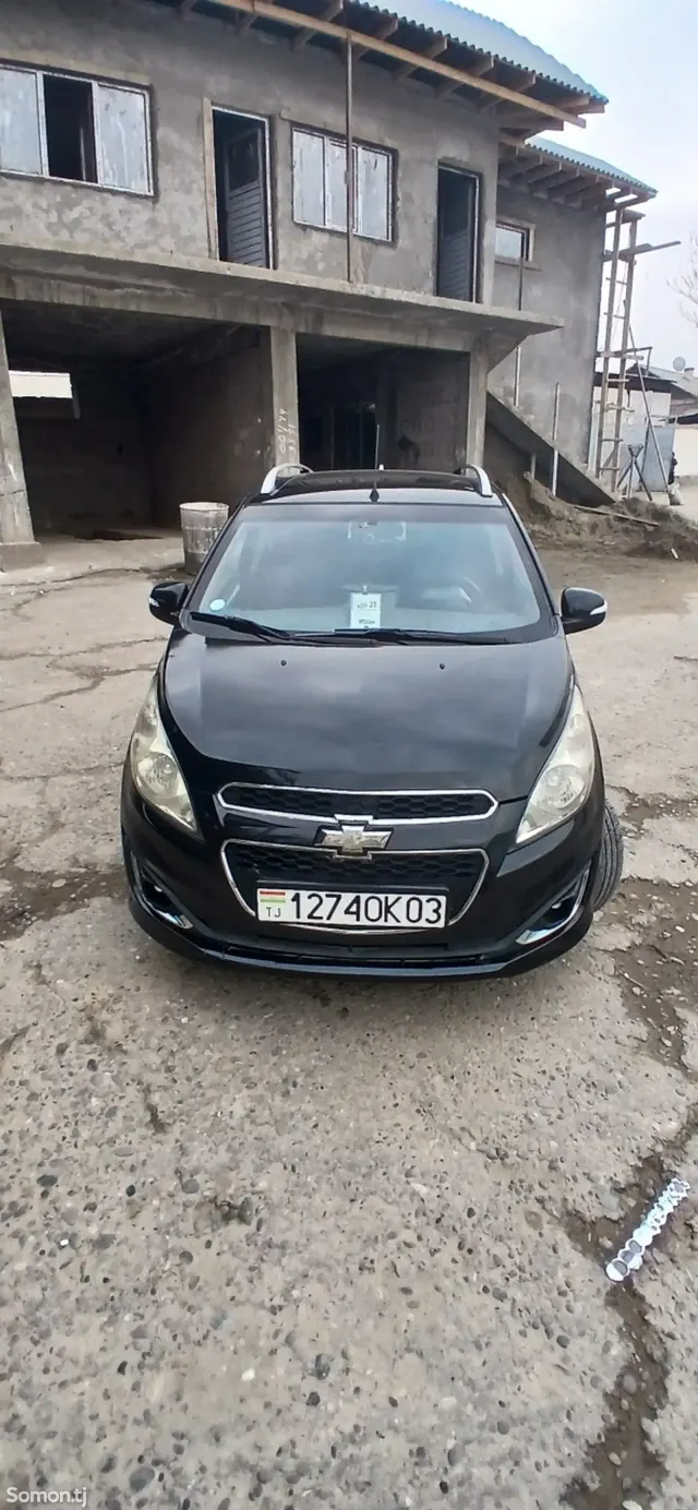 Chevrolet Spark 2014 · 1.0 AT