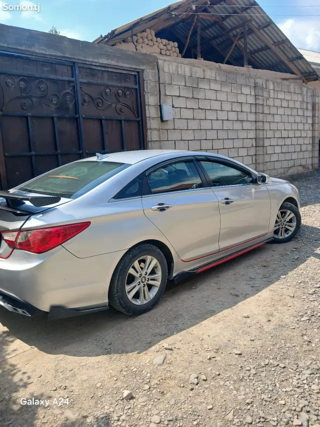 Hyundai Sonata 2011 · 2.4 AT
