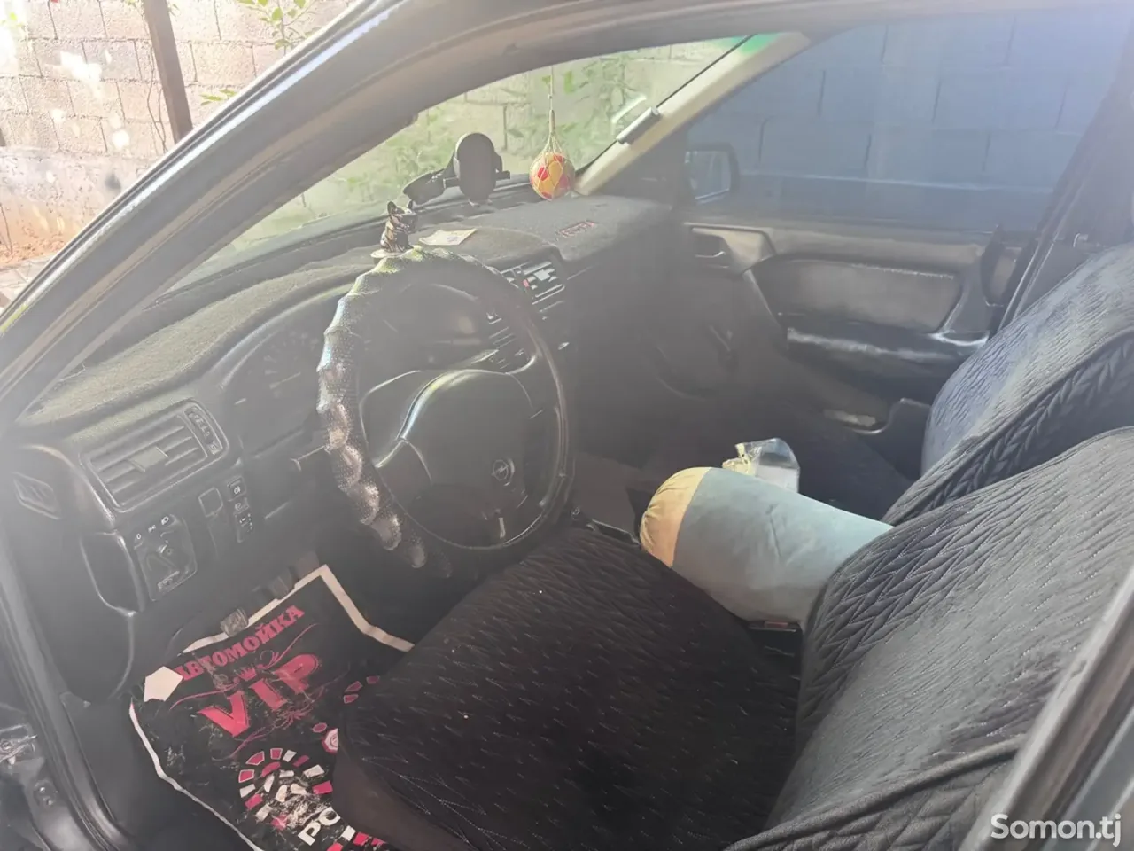 Opel Vectra A 1993 · 1.6 MT