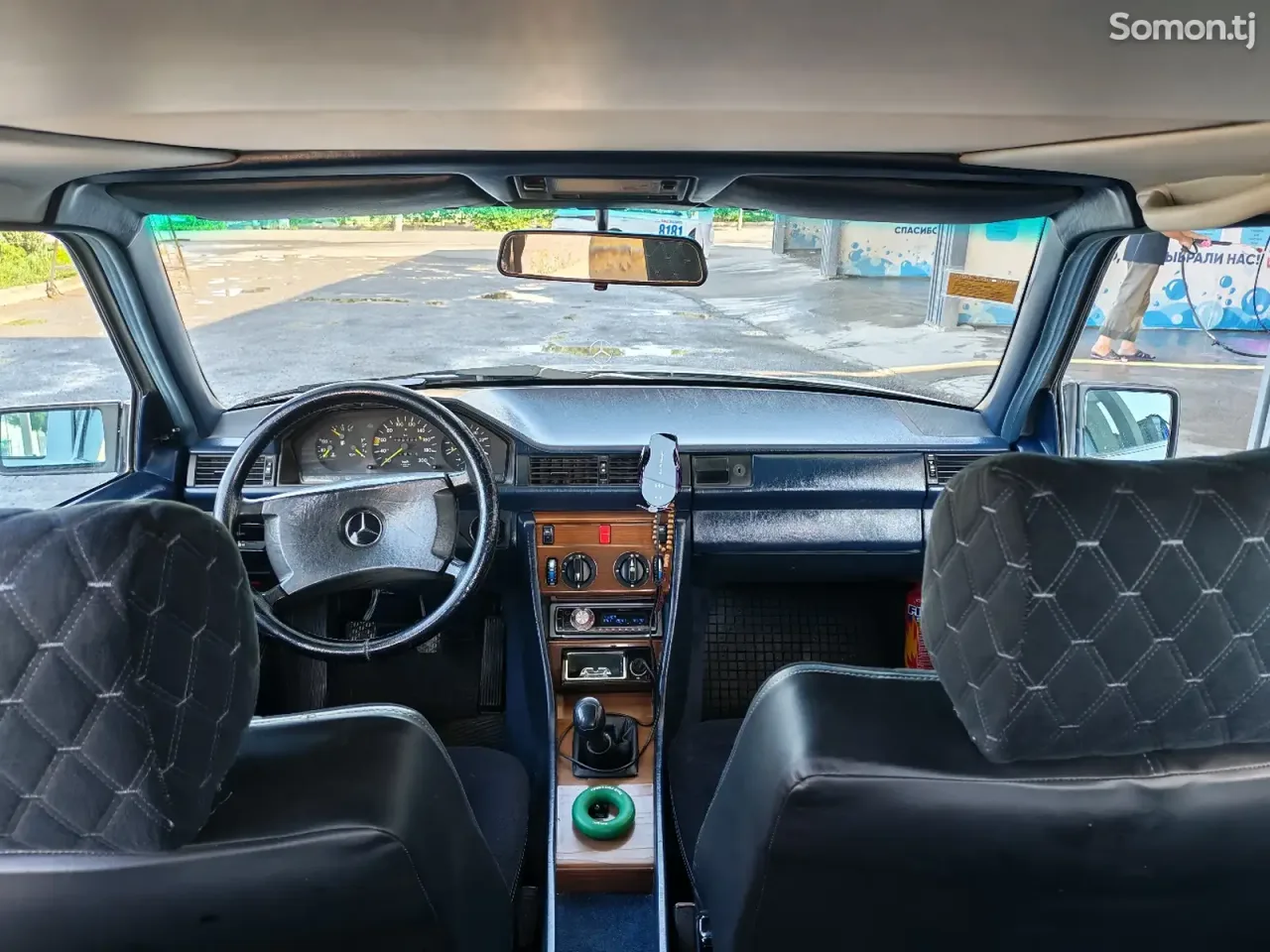 Mercedes-Benz W124 1988 · 2.5 MT