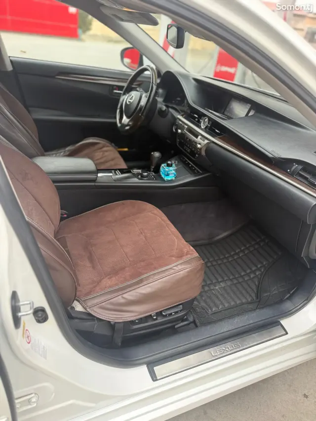 Lexus ES series 2013 · 3.5 AT