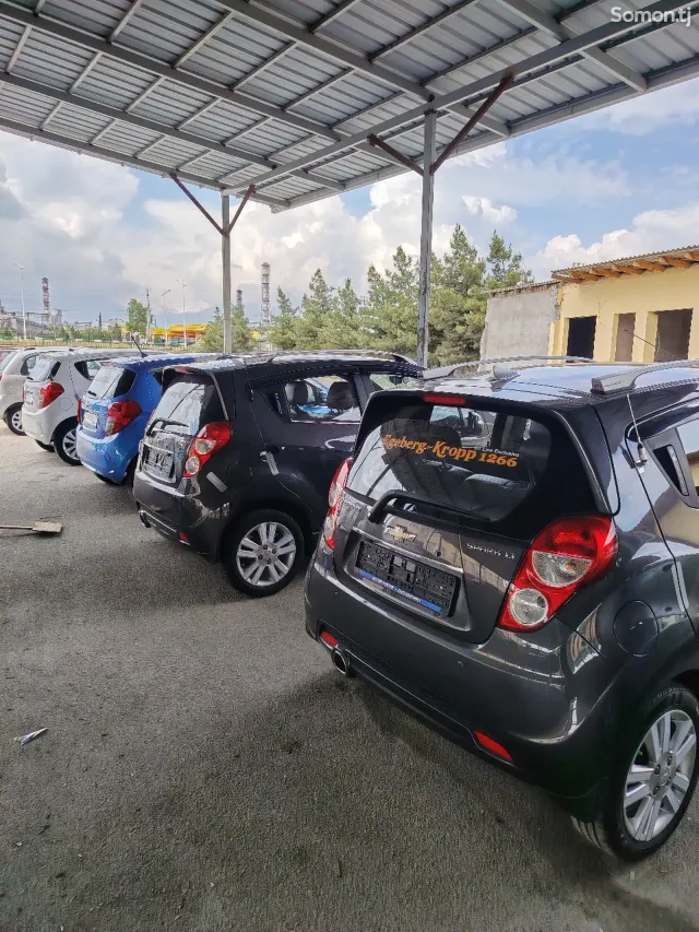 Chevrolet Spark 2015 · 1.0 AT