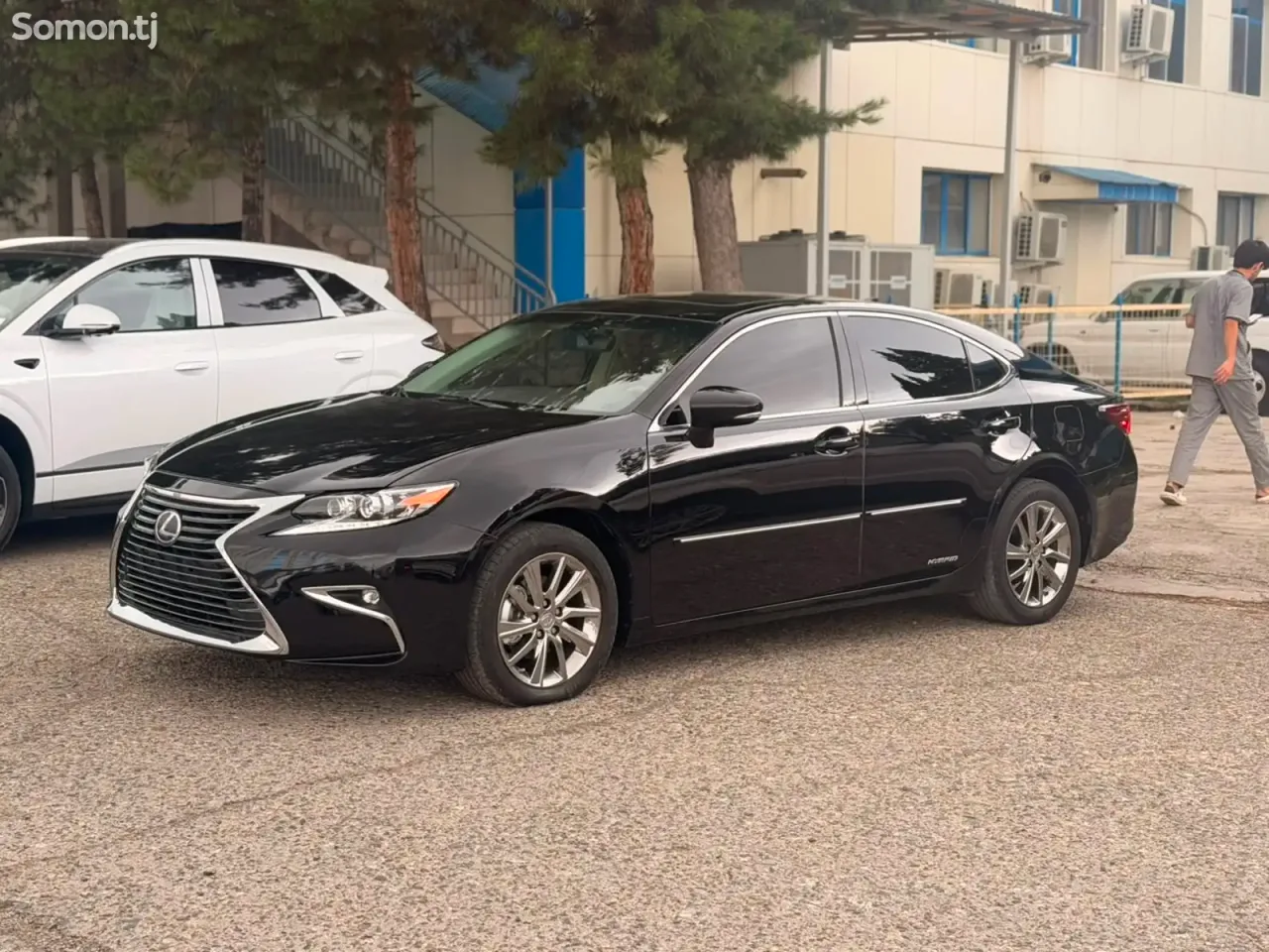Lexus ES series 2016 · 2.5 AT