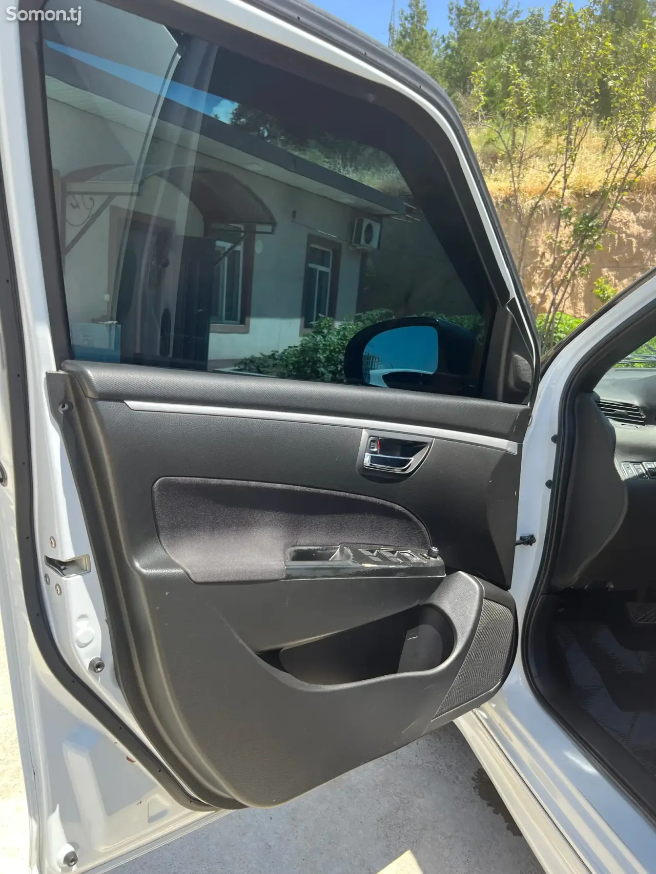Suzuki Swift 2011 · 1.3 AT
