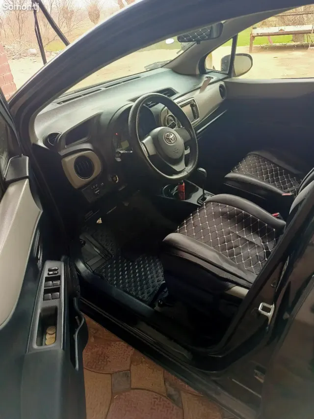 Toyota Vitz 2012 · 1.1 AT