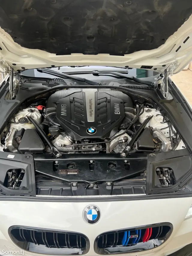BMW M5 2014 · 4.4 AT