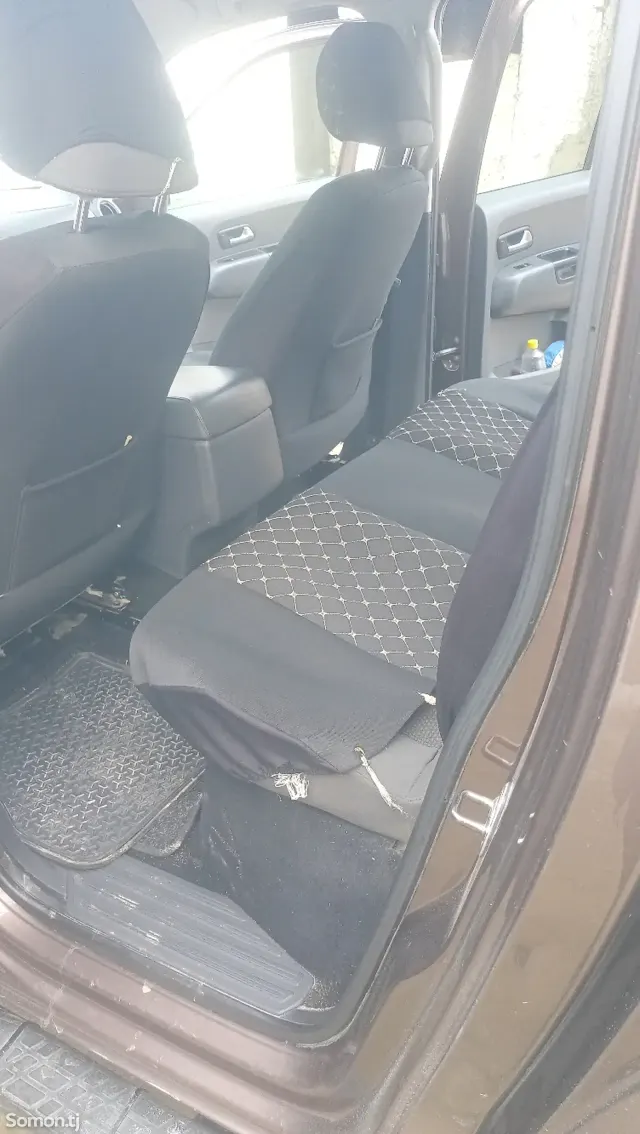 Volkswagen Amarok 2012 · 2.0 MT