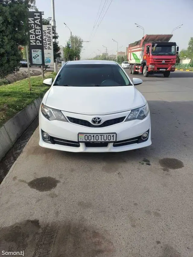 Toyota Camry 2013 · 2.5 AT
