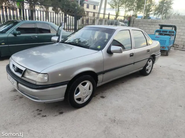 Opel Vectra A 1995 · 1.6 MT