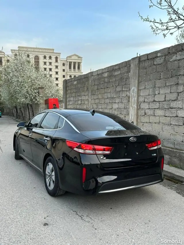 Kia K5 2018 · 2.4 AT