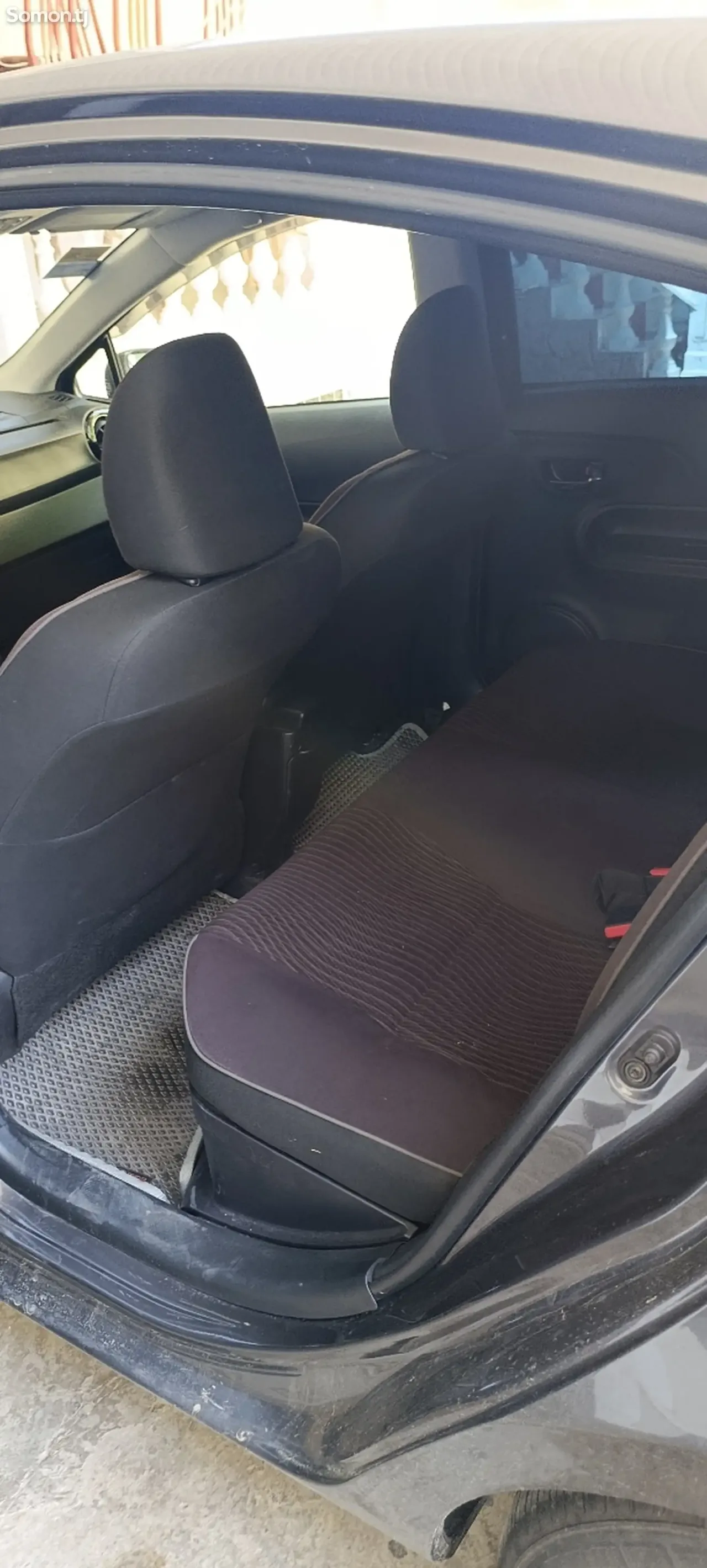 Toyota Aqua 2015 · 1.5 AT