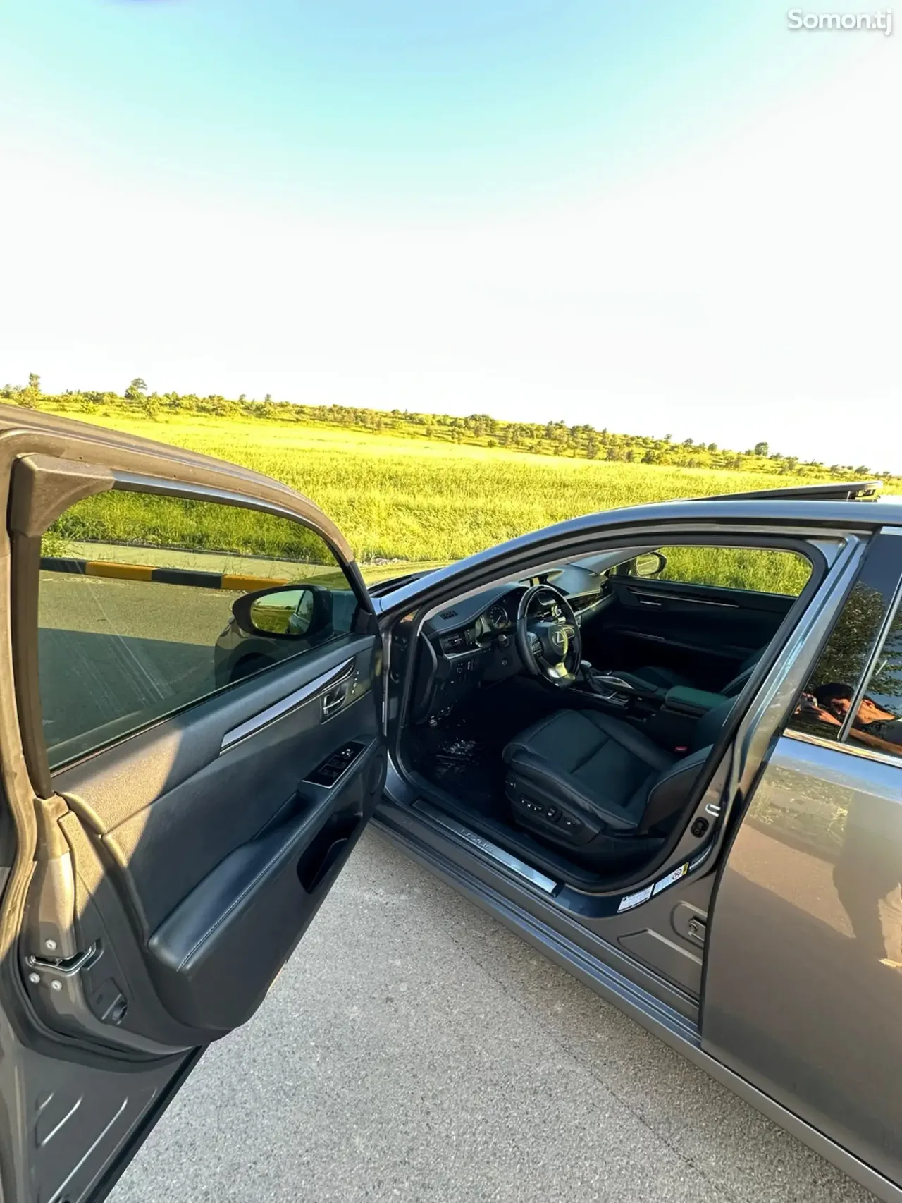 Lexus ES series 2016 · 2.5 AT