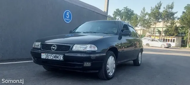 Opel Astra F 1997 · 1.6 MT