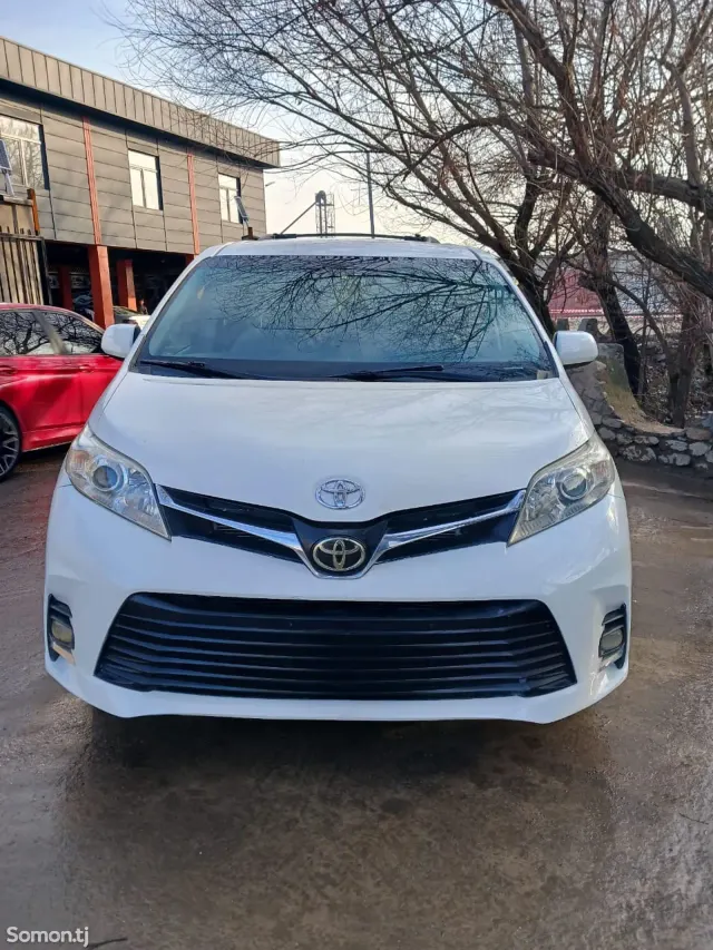 Toyota Sienna 2015 · 3.5 AT