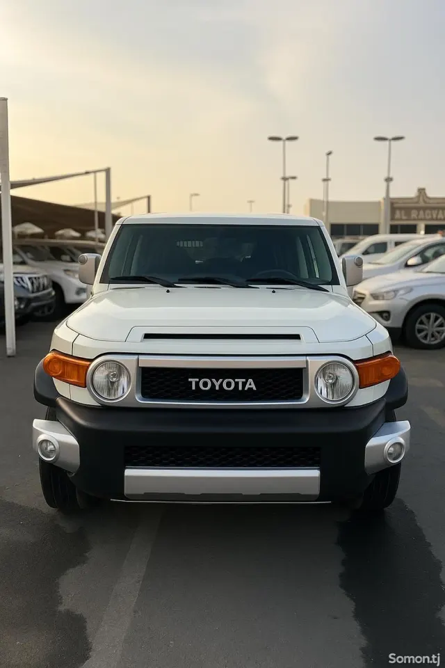 Toyota FJ Cruiser 2015 · 4.0 AT