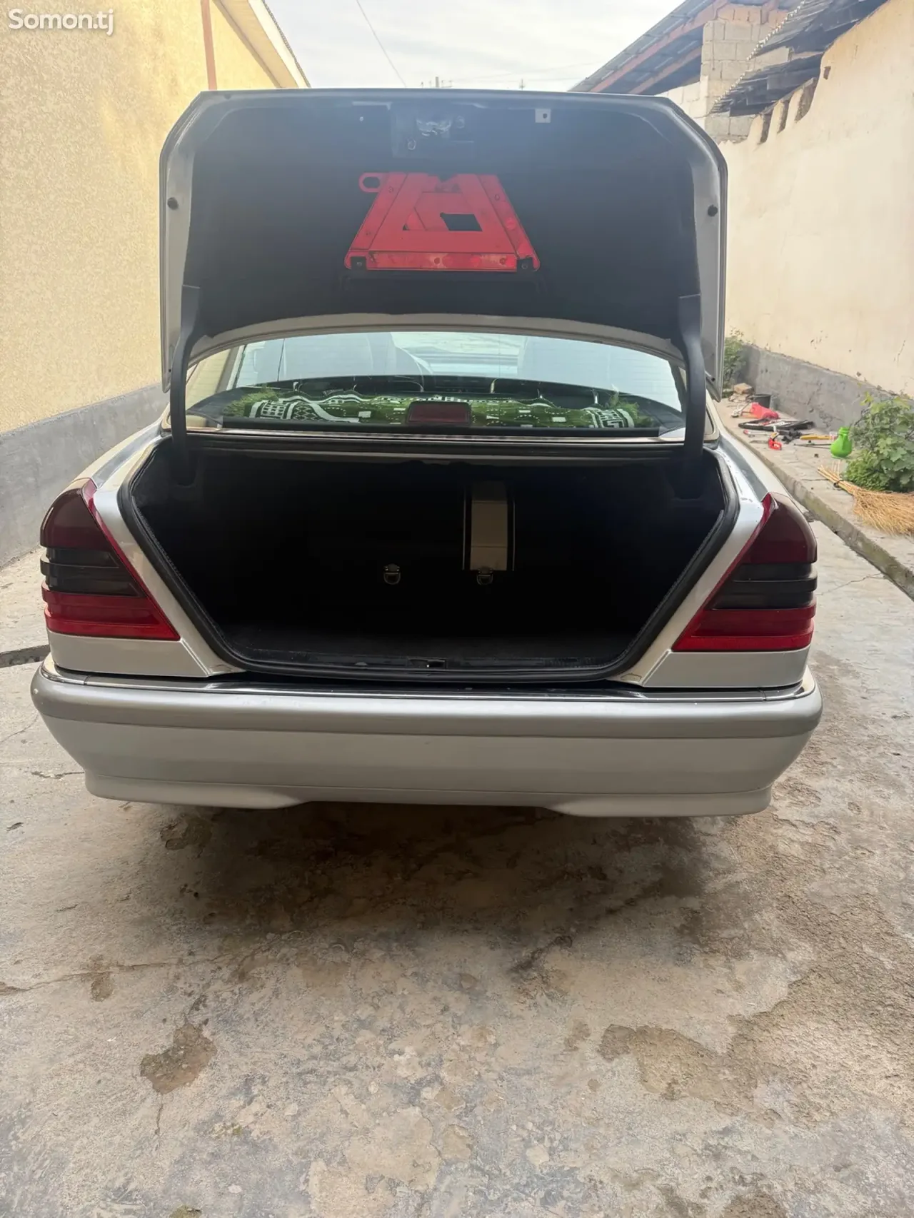 Mercedes-Benz C class 2000 · 2.3 MT